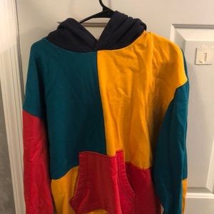 UO SWEATSHIRT